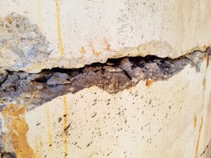 Large horizontal crack in concrete wall