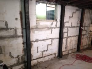 Concrete wall with foundation braces